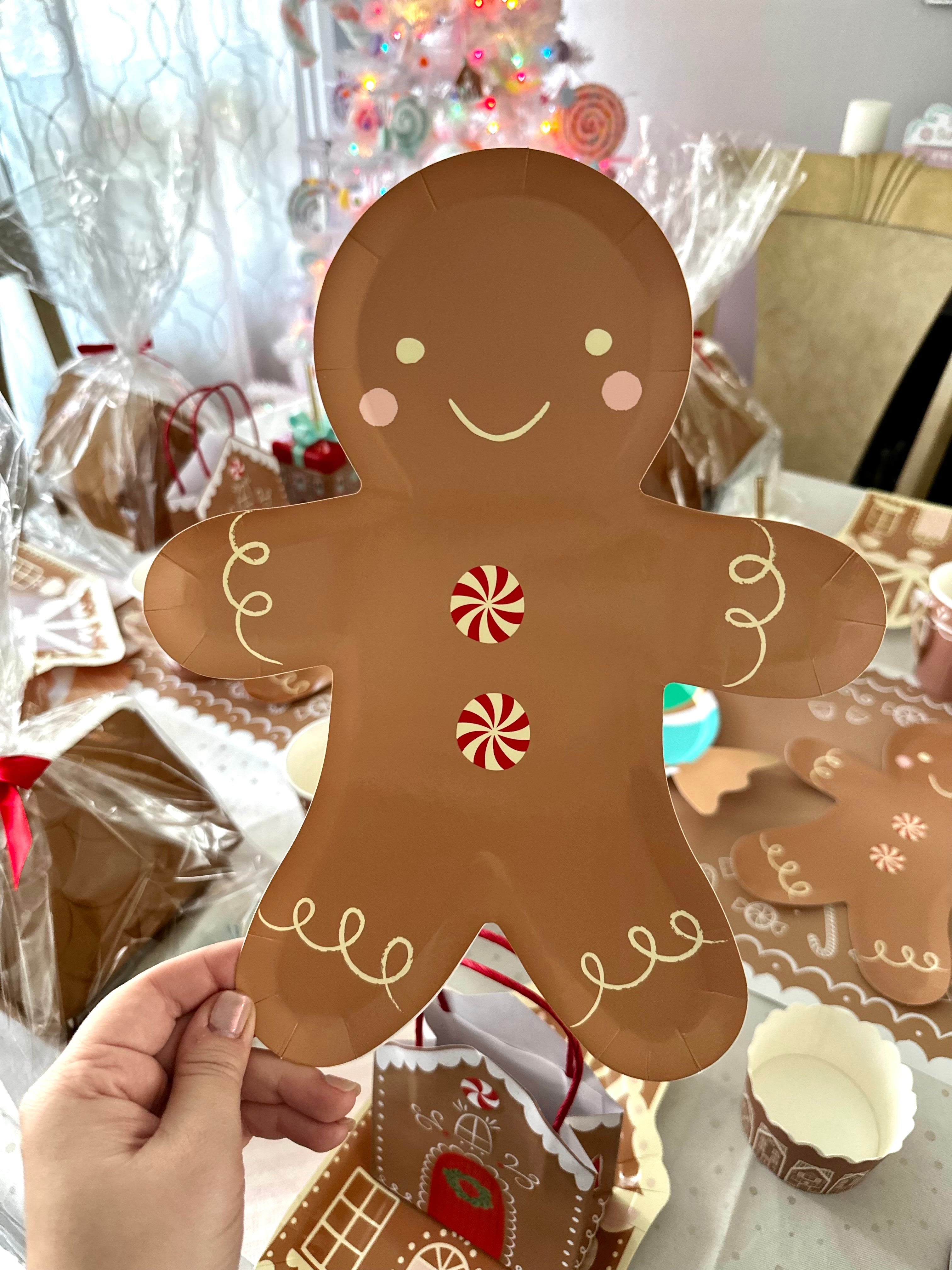 PRESALE: GBD1040 - GINGERBREAD MAN SHAPED PAPER PLATE