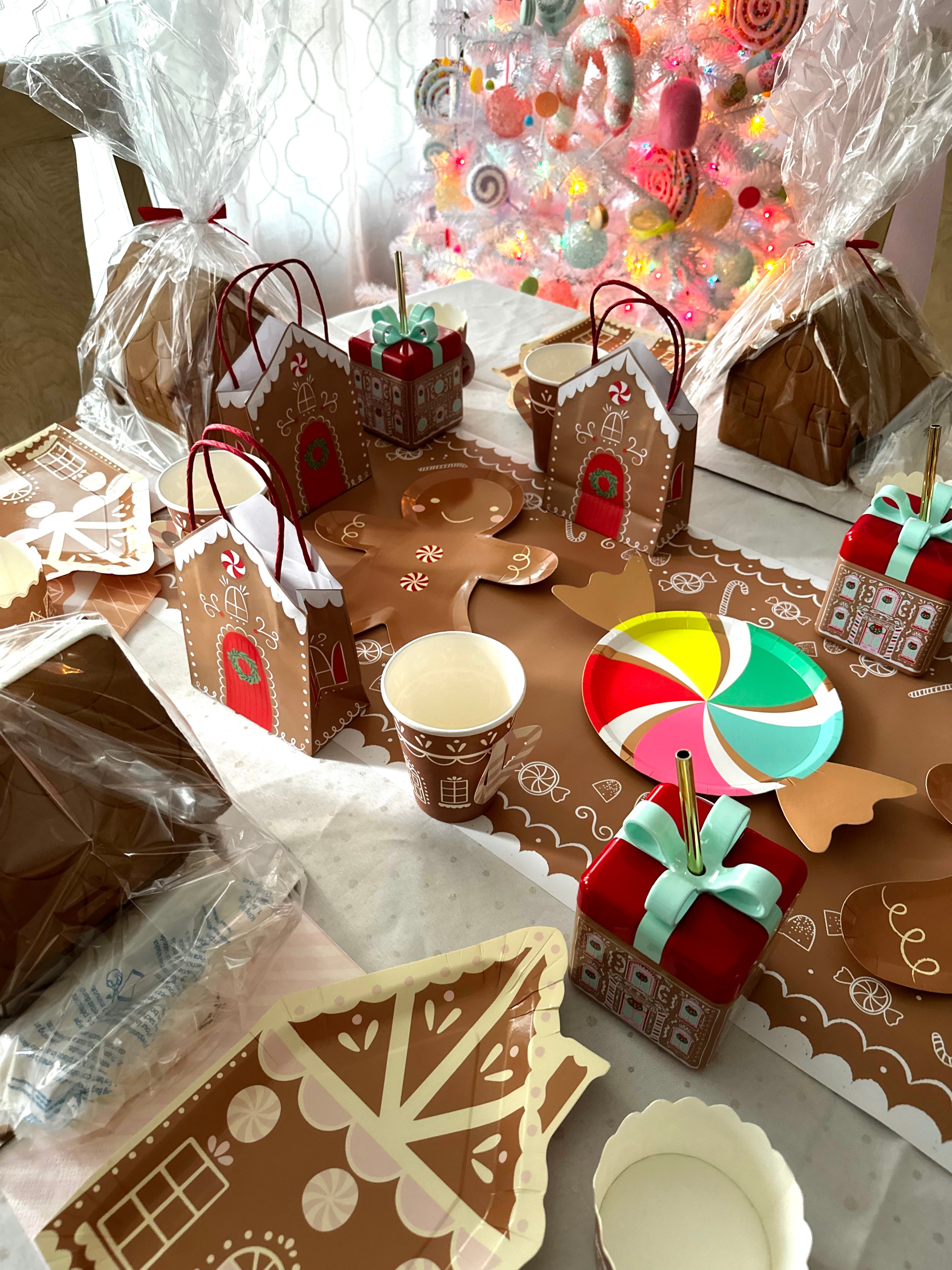 PRESALE: GBD1040 - GINGERBREAD MAN SHAPED PAPER PLATE