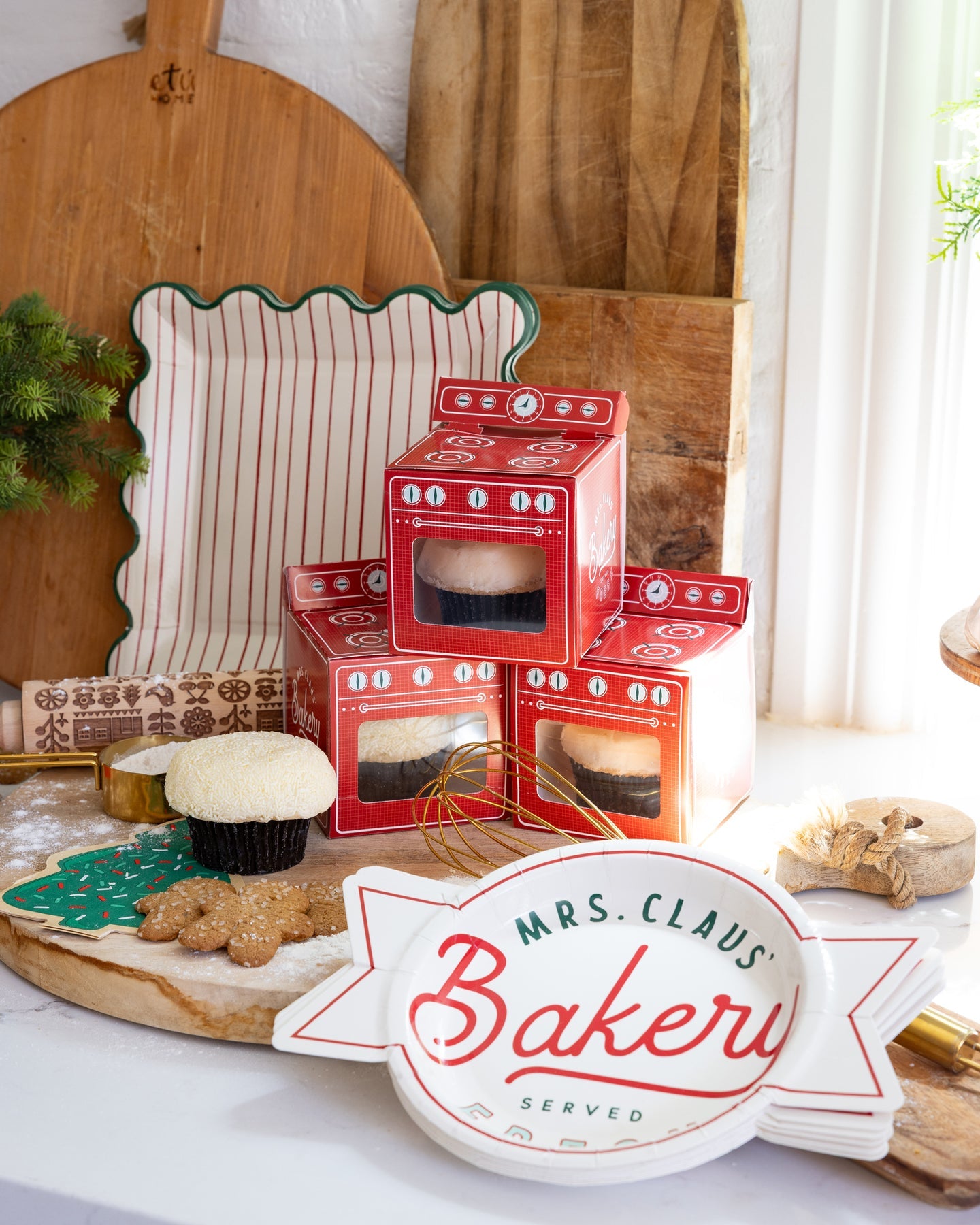 PRESALE: BAK1241 - Mrs Claus Bakery Striped Plate