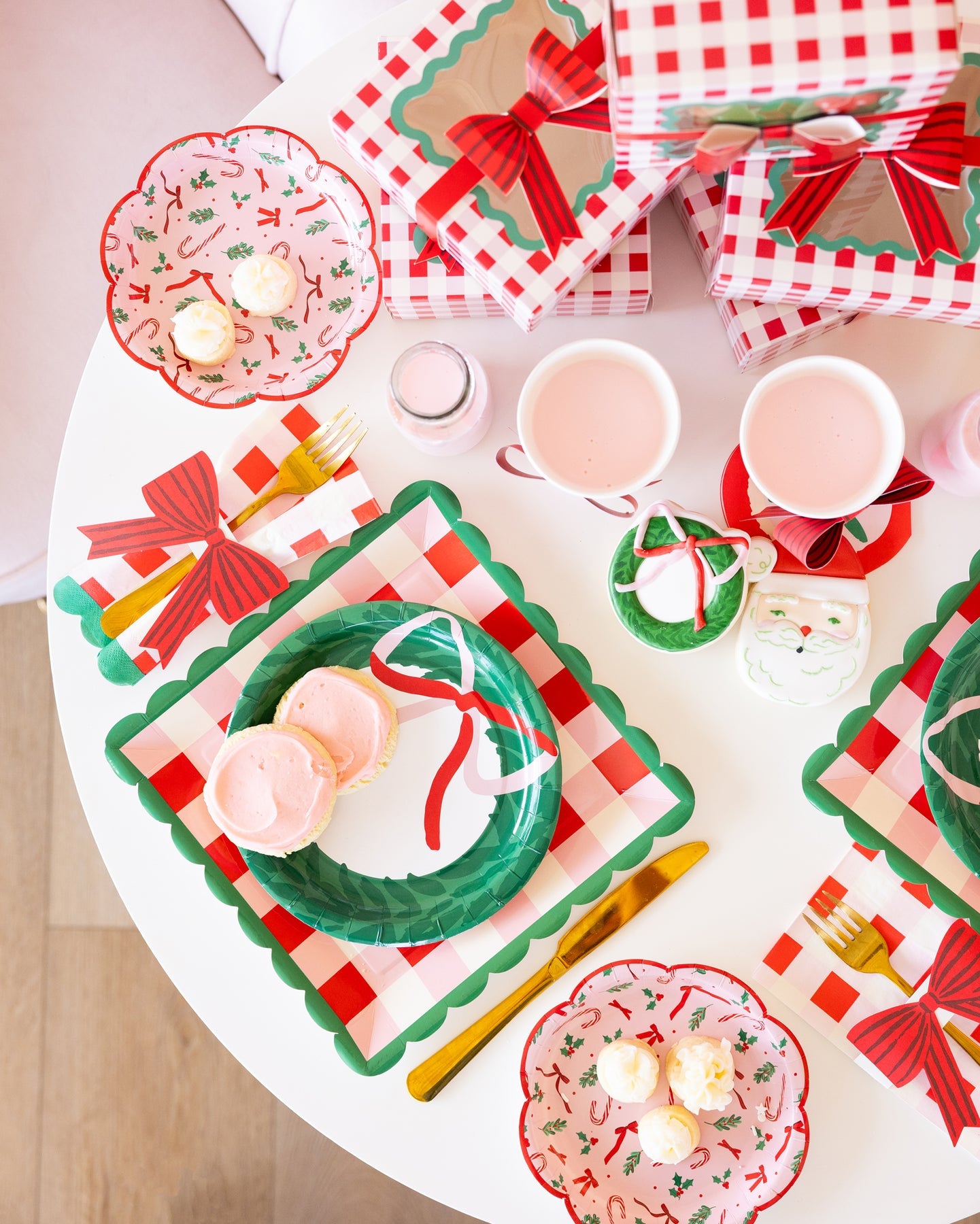 PRESALE: SUG1241 - Plaid Scalloped Edge Plate