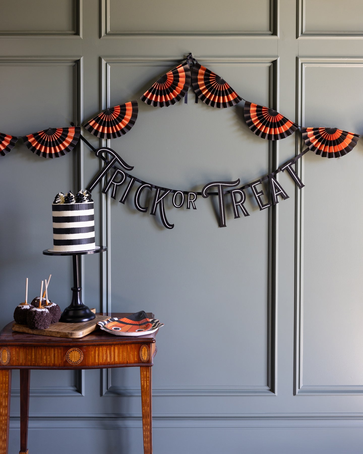 TRICK OR TREAT FELT BANNER