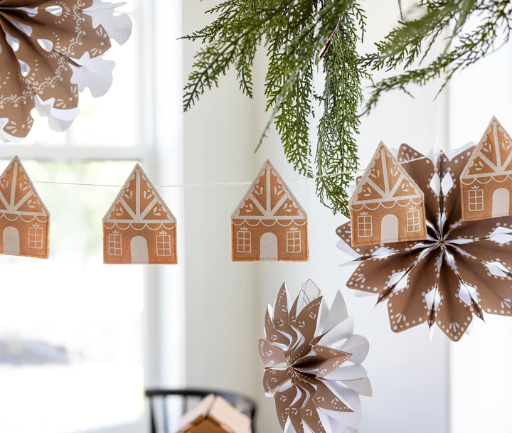 GBD1002 - GINGERBREAD FELT GINGERBREAD HOUSE BANNER
