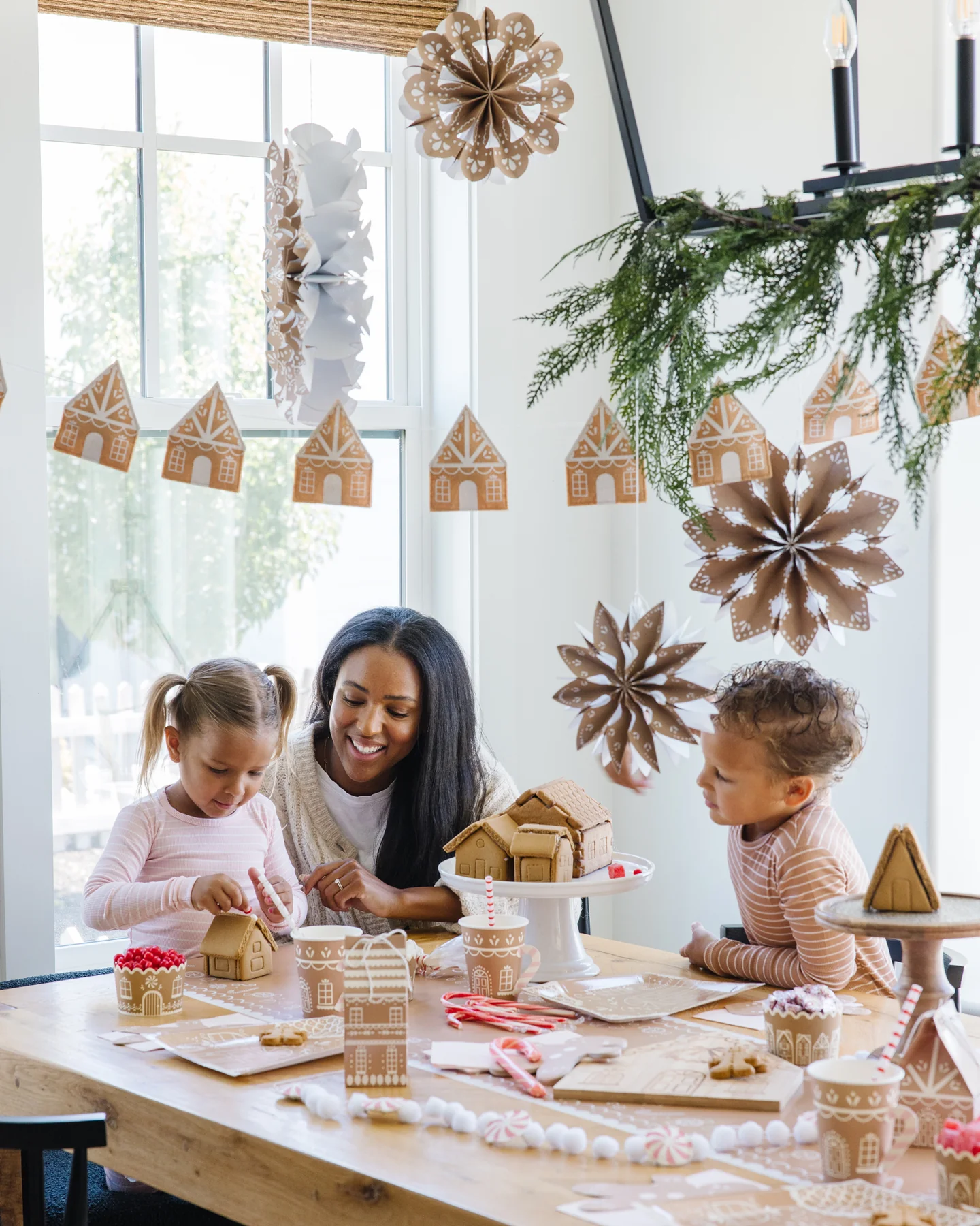 GBD1002 - GINGERBREAD FELT GINGERBREAD HOUSE BANNER
