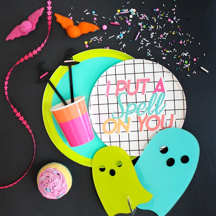 Hocus Pocus 2 Halloween Spell 7" Paper Plates (8)