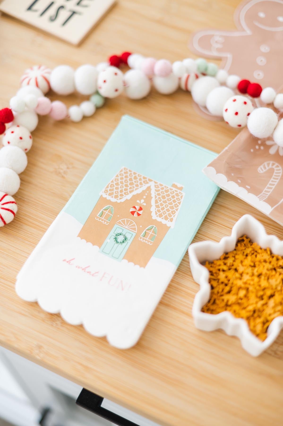 GINGERBREAD SCALLOPED GUEST NAPKIN - Occasions by Shakira Collaboration