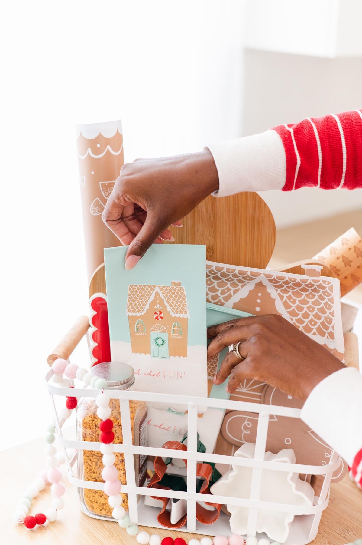 GINGERBREAD SCALLOPED GUEST NAPKIN - Occasions by Shakira Collaboration