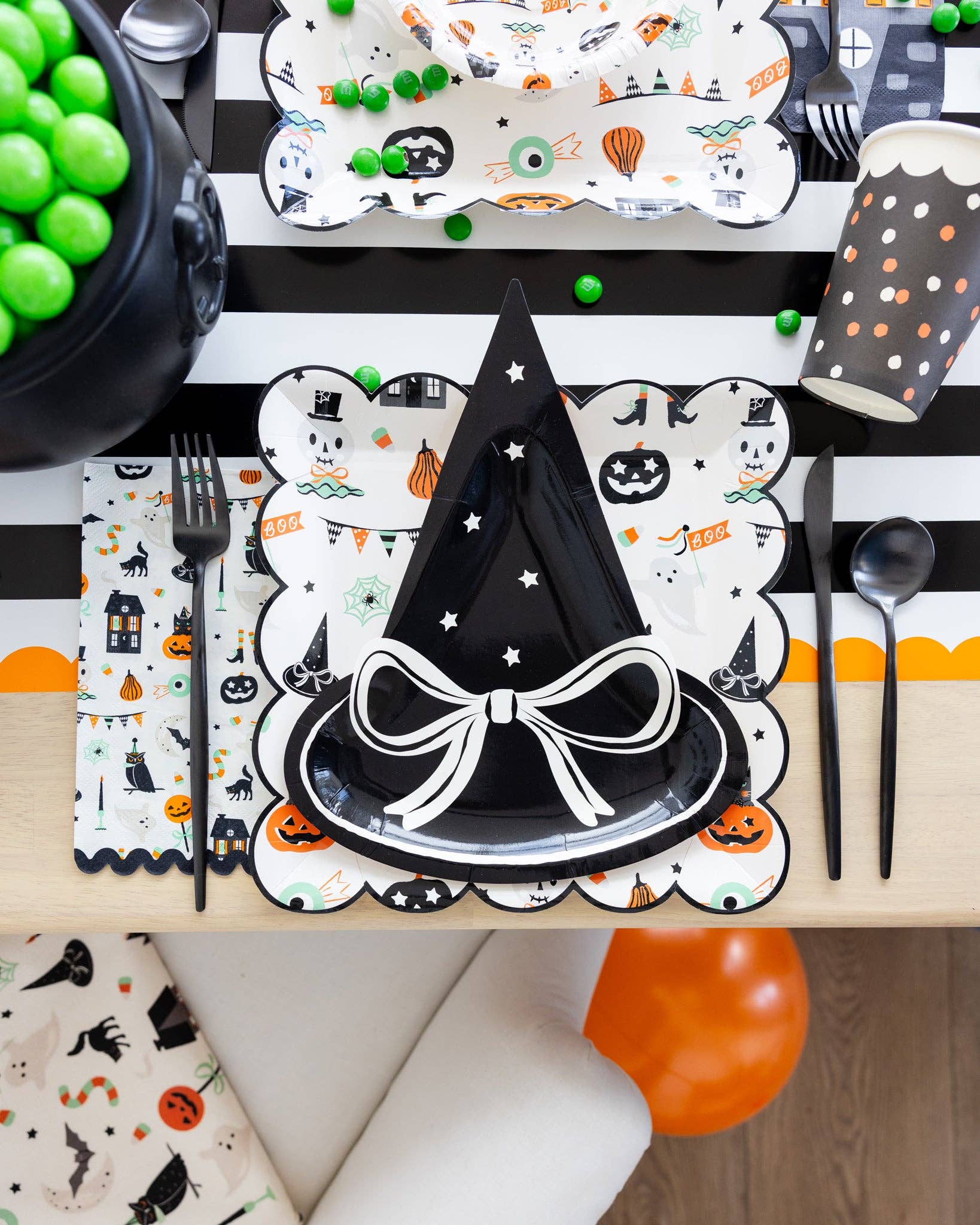 TTS1241 - Witch Hat Shaped Paper Plate