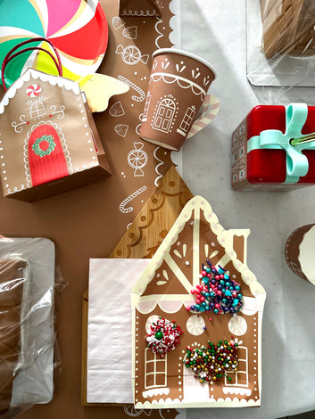 GINGERBREAD HOUSE SHAPED PAPER PLATE