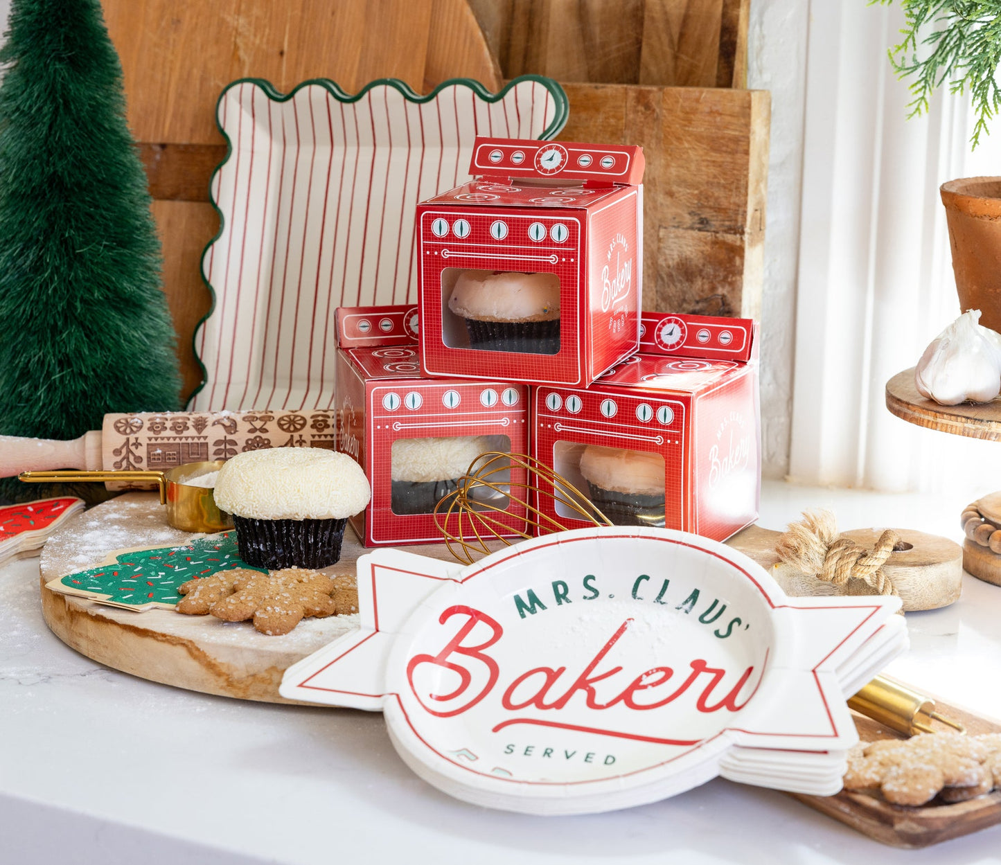 PRESALE: BAK1240 - Mrs Claus' Bakery Plate