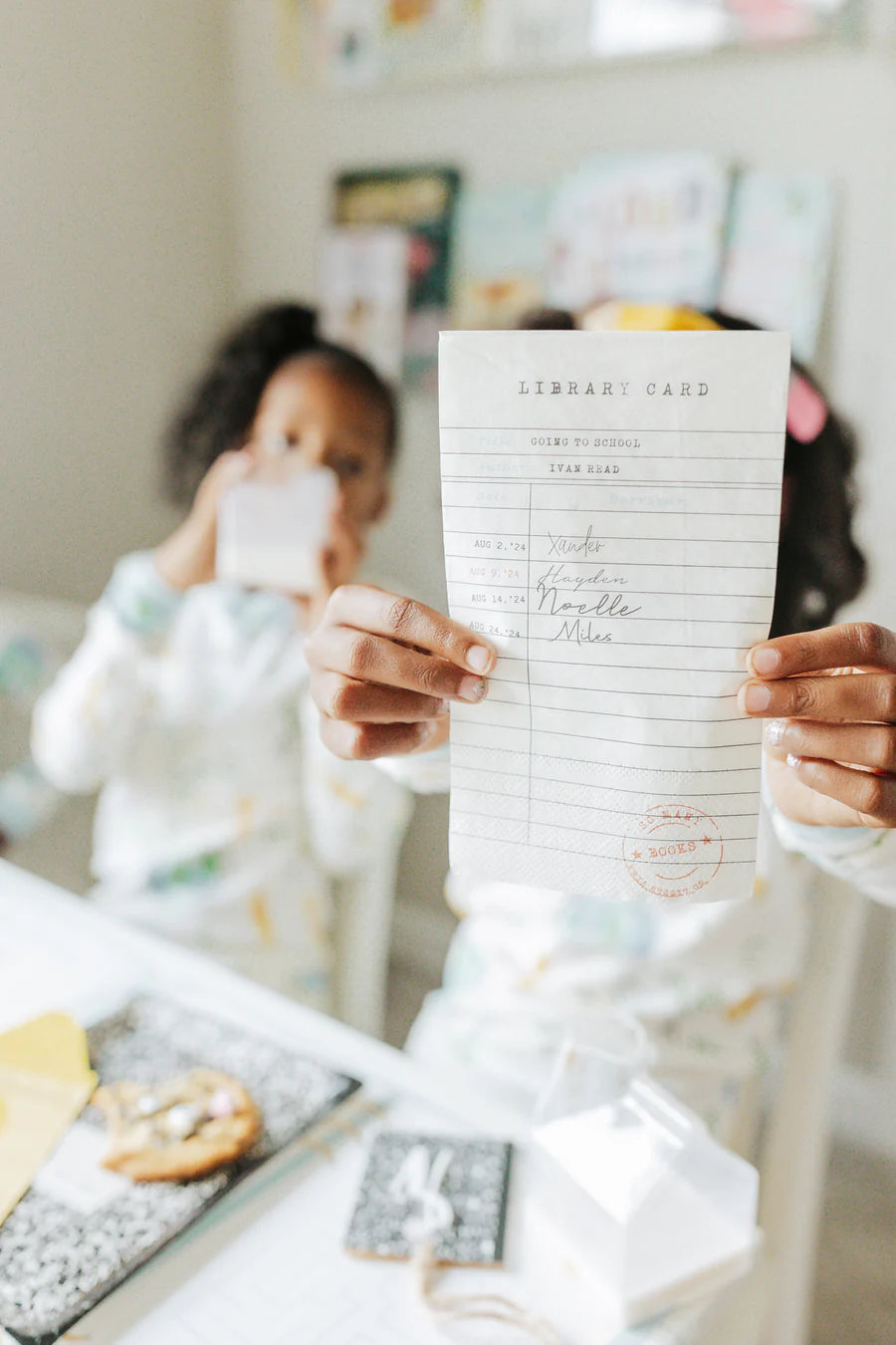 Occasions By Shakira - Library Card Dinner Napkin (24)