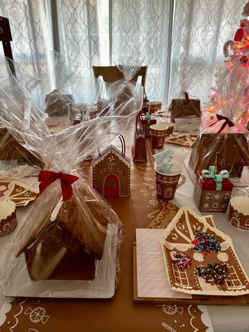 GINGERBREAD HOUSE SHAPED PAPER PLATE