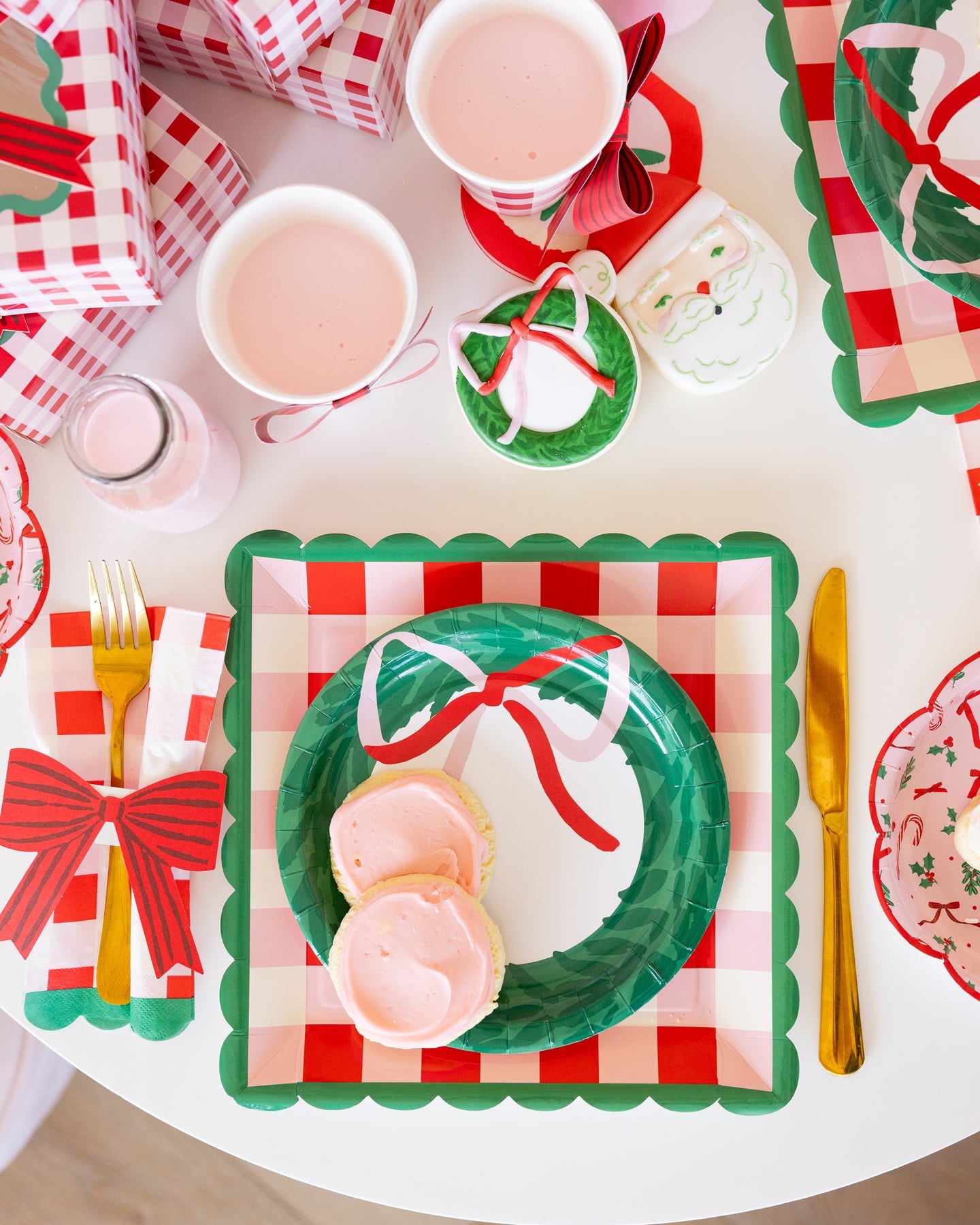 PRESALE: SUG1241 - Plaid Scalloped Edge Plate