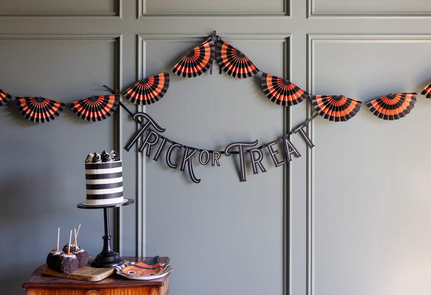 TRICK OR TREAT FELT BANNER