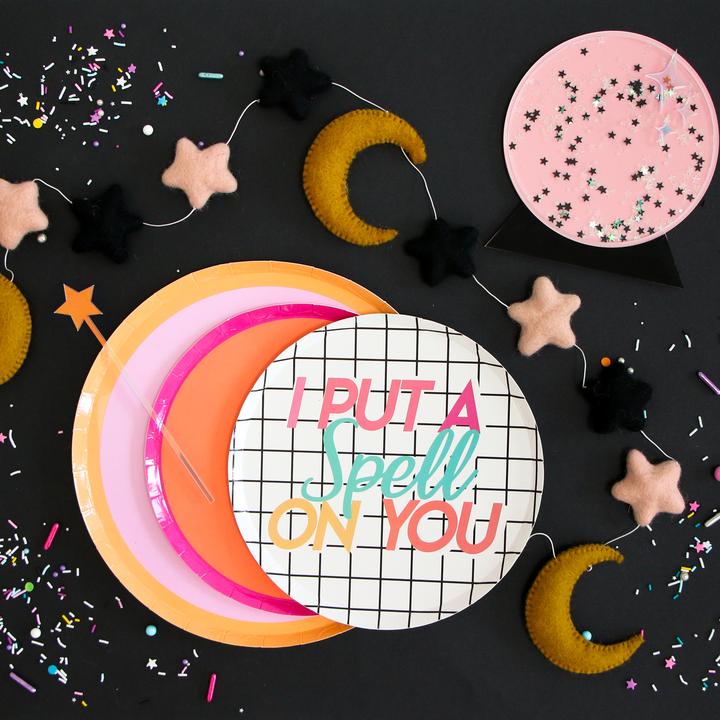 Hocus Pocus 2 Halloween Spell 7" Paper Plates (8)