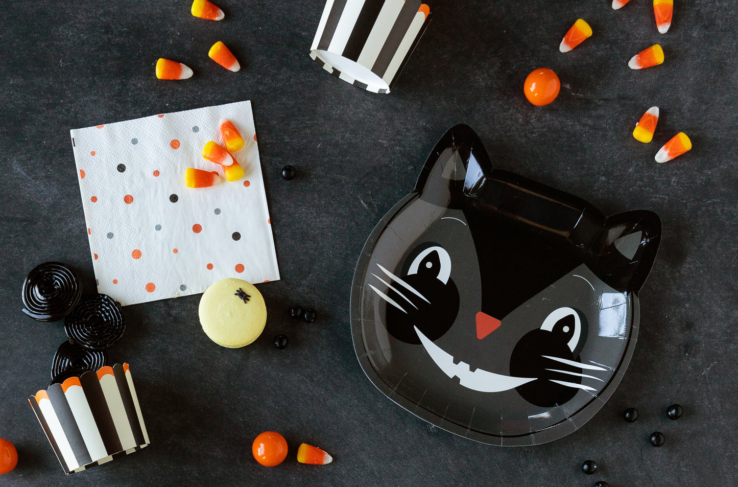 Vintage Halloween 8" Cat Plate (8)